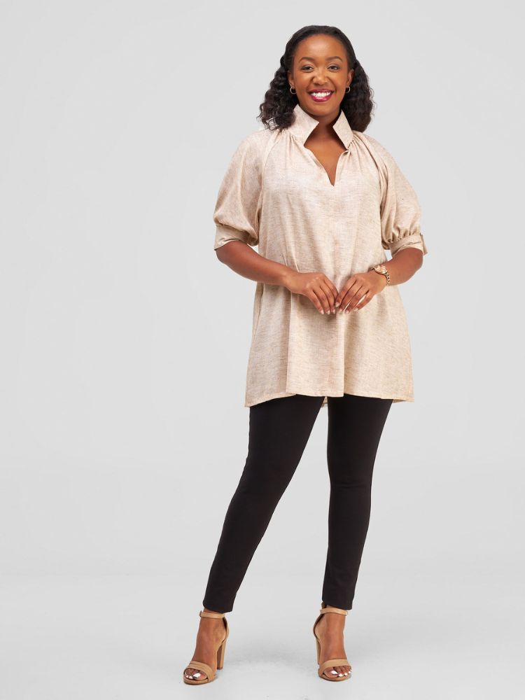  Hip-length blouse with short sleeves, adorned with elegant cuff details and a single button on each cuff. 