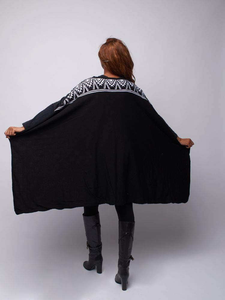  double-layered knit poncho with a rounded neckline, 